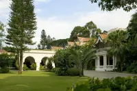 Taj West End - สระว่ายน้ำแบบอินฟินิตี้