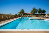 DoubleTree by Hilton Modesto - Pool