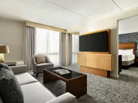 DoubleTree by Hilton Hotel Pittsburgh - Green Tree Hotels near Highmark Stadium