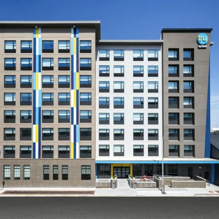 Tru by Hilton Baltimore Harbor East