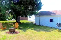 3 Mi to Point Beach State Forest: Gem w/ Fire Pit - 3-Star