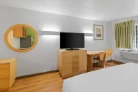 Suburban Studios - Airport Shuttle