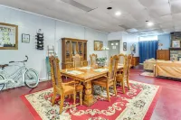 4 Mi to Mauch Chunk Lake: Spacious Apt w/ Bar! - Wi-Fi