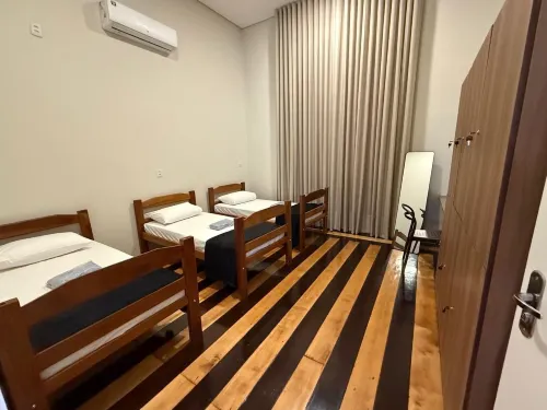 Base Hostel - Hostels