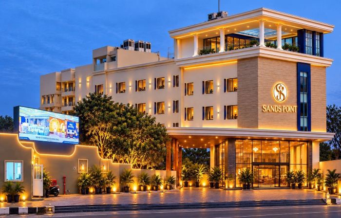 Sands Point Hotel