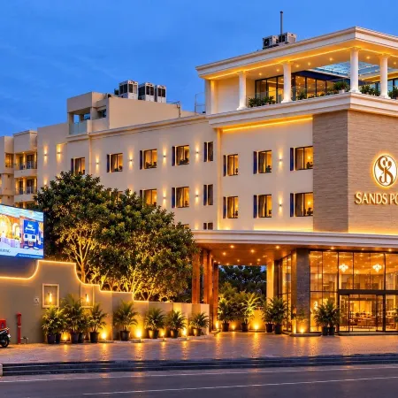 Sands Point Hotel