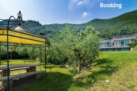 Bellagio Village- 4 Apartments by the Lake - Seasonal Warm Pool and Sauna