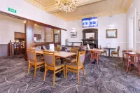 Quality Hotel Bayswater فنادق في Inglewood