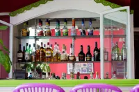 Bay Gardens Inn - Bar
