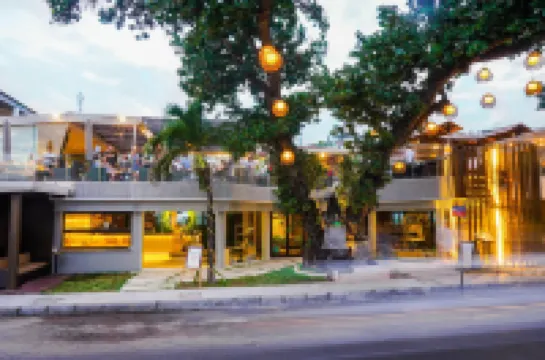 FuramaXclusive Ocean Beach Seminyak Bali Hotel berhampiran Cocoon Beach Club