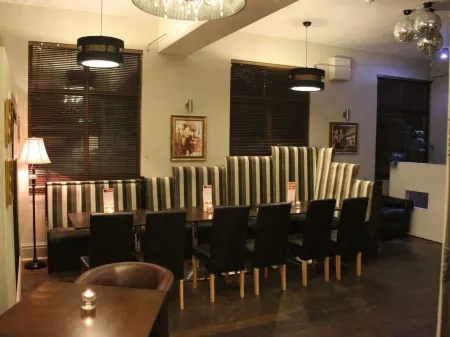 The Bell Guesthouse Отели рядом с достопримечательностью «The Technical Academy»