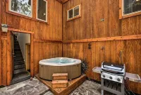Moosetrack by AvantStay Cozy Cabin w Hot Tub in the Heart of Tahoe Donner