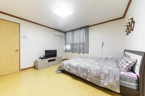 Yeongam Choweoneui Jip Hotels in Yeongam-gun