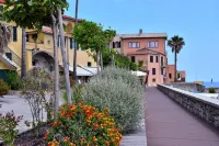 Sunrise Apartment Seaview 100m to Beach - Happy Rentals