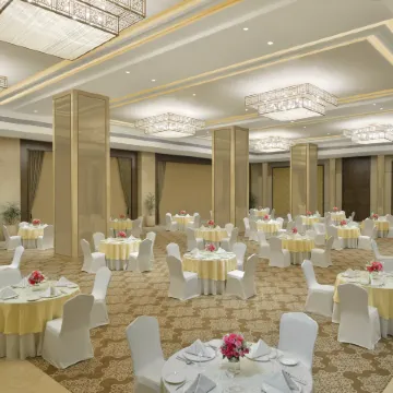 Taj Skyline Ahmedabad Отели рядом с достопримечательностью «Торговый центр Alpha One»