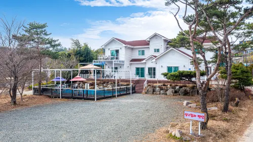 Kyeongju Changdelier Pension Hotels in Gyeongju