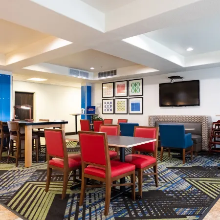 Holiday Inn Express & Suites EVANSTON by IHG