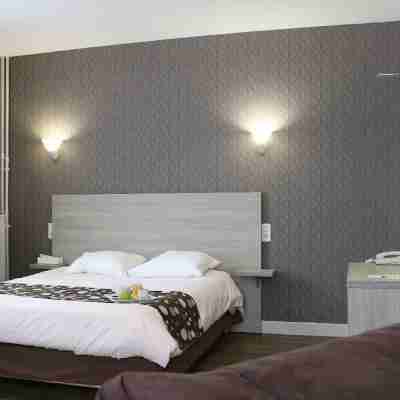 Logis Hôtel de la Place Rooms