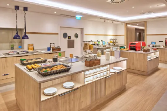 Hampton by Hilton Barcelona Fira Gran Via Отели в г. Барселона