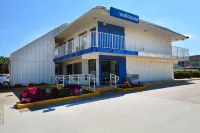 Motel 6 Windsor Locks, CT - Hartford Hotels in Windsor Locks