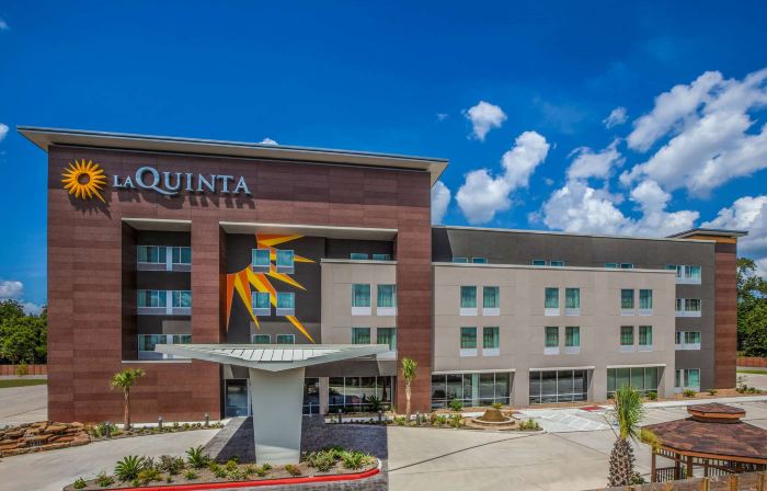 La Quinta Inn & Suites by Wyndham Houston East at Sheldon Rd