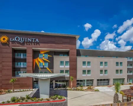 La Quinta Inn & Suites by Wyndham Houston East at Sheldon Rd チャネルヴューのホテル