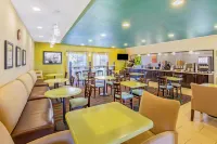 La Quinta Inn & Suites by Wyndham Floresville