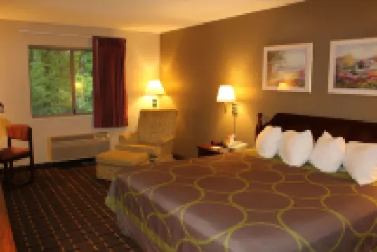 Super 8 by Wyndham Valparaiso Hotels in Valparaiso