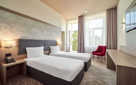 Radisson Hotel City Centre Odesa Отели рядом с достопримечательностью «Храм святого апостола Луки»