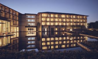1. Hotel In..