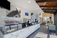 Clarion Pointe McDonough - breakfast