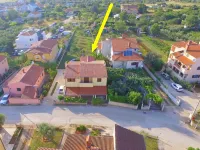 Modern Holiday Home with Pool & 4 Bikes, Near Center Hotels in Peroj