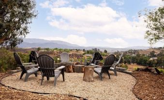 Chateau Syrah by AvantStay Picturesque Estate w Pool, Hot Tub, Pool Table & Table Tennis