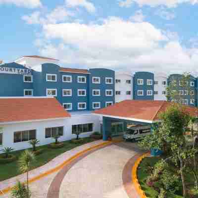 Courtyard Cancun Airport Hotel Exterior