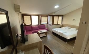 Hotel Cenedag - Housity