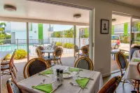 Mackay Oceanside Central Hotel Official Hotels in East Mackay