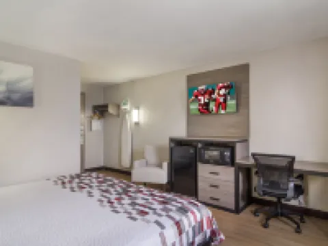 Red Roof Inn & Suites Brunswick I-95 Hotels in Dock Junction