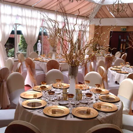 Arden Hotel and Leisure Club Отели рядом с достопримечательностью «Смолл Хит Парк»