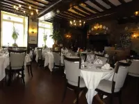 Hôtel de La Croix d'Or Hotels in Le Val-Saint-Père