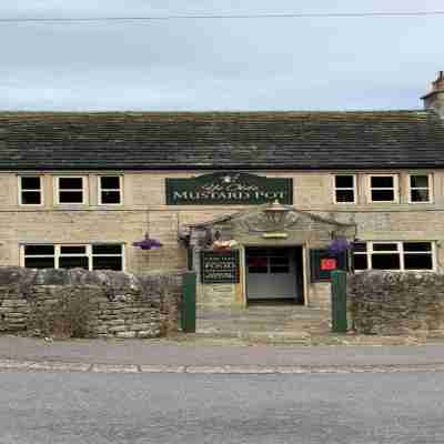 Ye Olde Mustard Pot Hotel Exterior