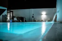 Hotel Sercotel Doña Carmela - مسبح