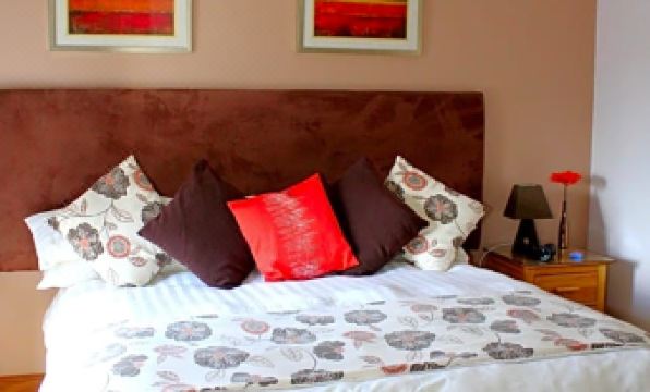 Backbrae House Luxury B&B - Housity