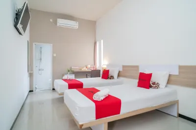 RedDoorz Syariah Near Transmart MX Malang Hotels in Lowokwaru