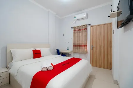 RedDoorz Near RS Usu Medan 3 Отели в г. Medan Baru