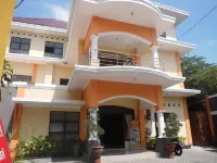 RedDoorz Syariah @ Jalan Simpang Gajayana Hotel di Tlogomas