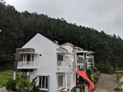 Fullhouse at Villa Heinbill Pinus View