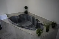 Breakers Resort - Lakeside - Hot Tub