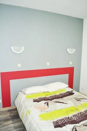 Hotel le Bois des Espeisses Отели в г. Сент-Анастази