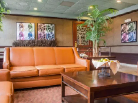 Clarion Hotel & Suites Riverfront Hoteles en Oswego