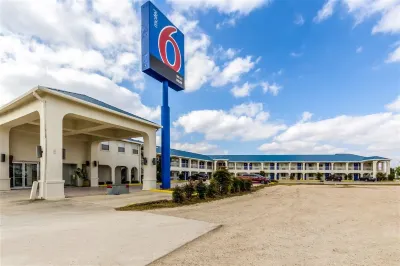 Motel 6 Seguin, TX